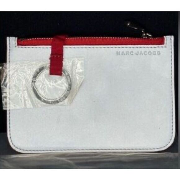MARC JACOBS - NWOT - Card Case/Key Pouch in Smooth Silver Leather with Red Trim - Picture 10 of 14